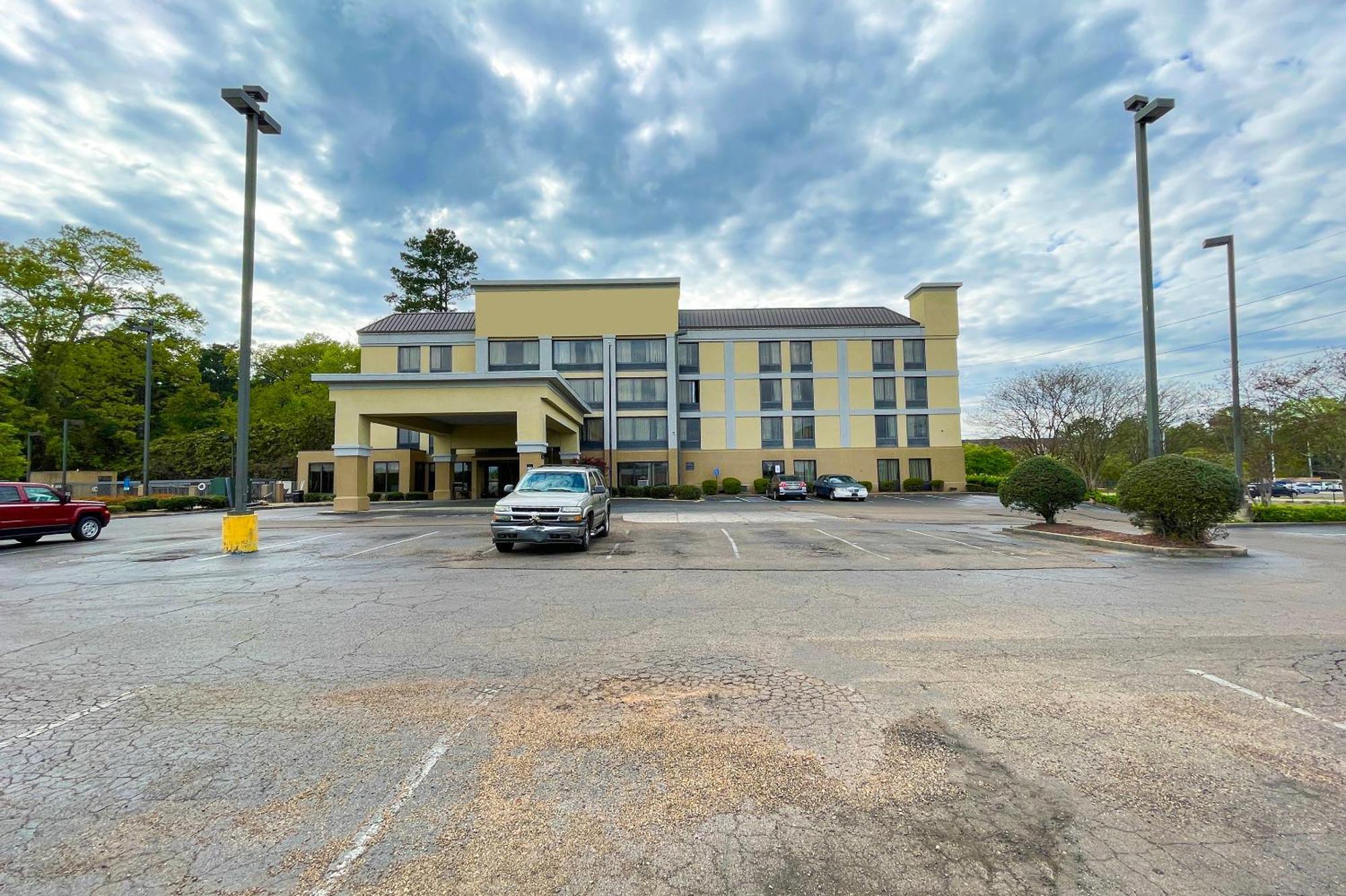 Oyo Townhouse Jackson - Ridgeland Hotel Екстериор снимка